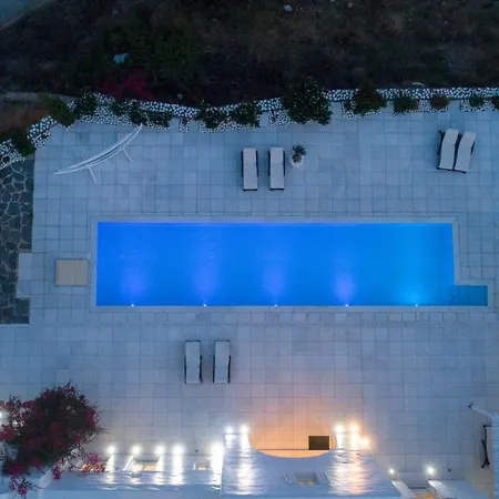 Full Moon Villa Párosz